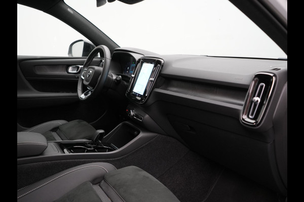 Volvo XC40 Recharge Twin Ultimate 78 kWh 408pk Dealer O.H. | Trekhaak Af Fabriek | Panodak | 360 Camera | Adaptive Cruise | Harman / Kardon | Alcantara Sportstoelen Memory & Verwarmd | Google Assistent | Keyless | Stuur Verwarmd | Blis |