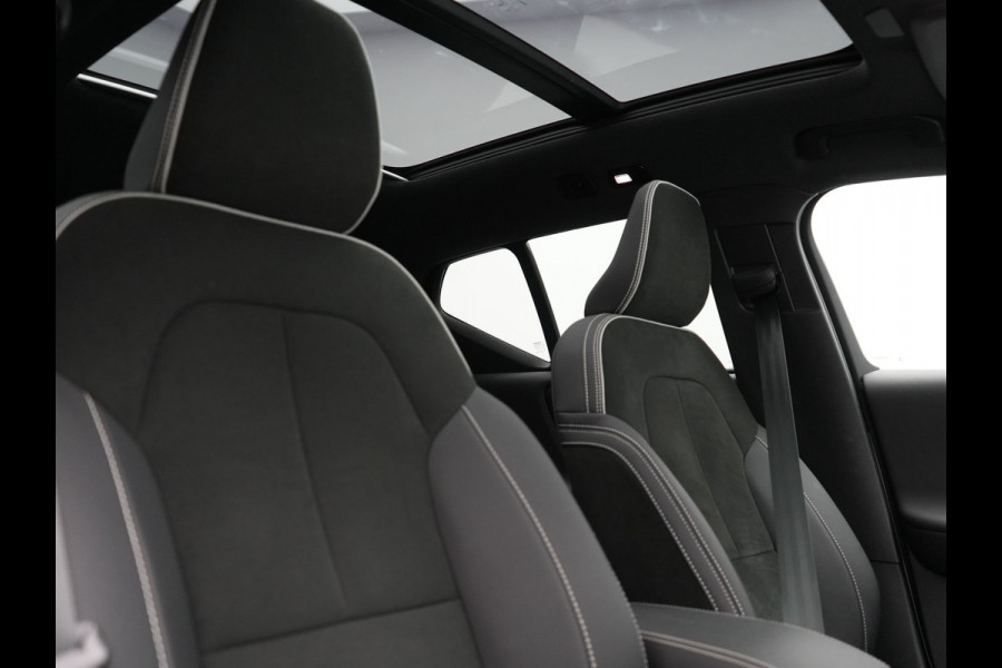 Volvo XC40 Recharge Twin Ultimate 78 kWh 408pk Dealer O.H. | Trekhaak Af Fabriek | Panodak | 360 Camera | Adaptive Cruise | Harman / Kardon | Alcantara Sportstoelen Memory & Verwarmd | Google Assistent | Keyless | Stuur Verwarmd | Blis |