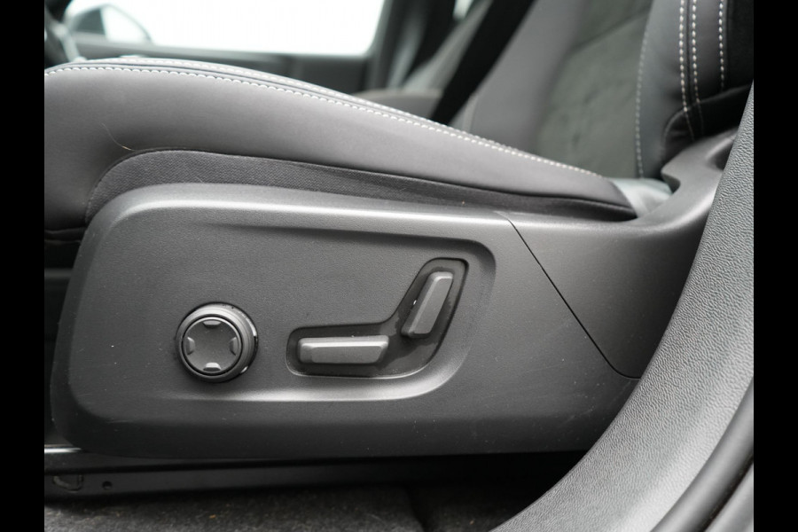 Volvo XC40 Recharge Twin Ultimate 78 kWh 408pk Dealer O.H. | Trekhaak Af Fabriek | Panodak | 360 Camera | Adaptive Cruise | Harman / Kardon | Alcantara Sportstoelen Memory & Verwarmd | Google Assistent | Keyless | Stuur Verwarmd | Blis |