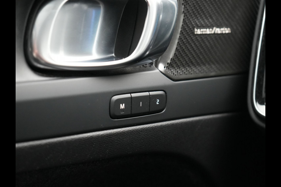 Volvo XC40 Recharge Twin Ultimate 78 kWh 408pk Dealer O.H. | Trekhaak Af Fabriek | Panodak | 360 Camera | Adaptive Cruise | Harman / Kardon | Alcantara Sportstoelen Memory & Verwarmd | Google Assistent | Keyless | Stuur Verwarmd | Blis |