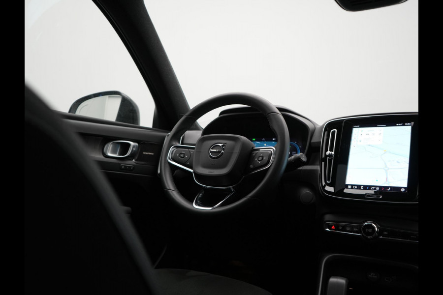 Volvo XC40 Recharge Twin Ultimate 78 kWh 408pk Dealer O.H. | Trekhaak Af Fabriek | Panodak | 360 Camera | Adaptive Cruise | Harman / Kardon | Alcantara Sportstoelen Memory & Verwarmd | Google Assistent | Keyless | Stuur Verwarmd | Blis |