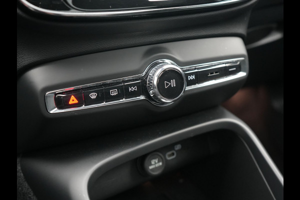 Volvo XC40 Recharge Twin Ultimate 78 kWh 408pk Dealer O.H. | Trekhaak Af Fabriek | Panodak | 360 Camera | Adaptive Cruise | Harman / Kardon | Alcantara Sportstoelen Memory & Verwarmd | Google Assistent | Keyless | Stuur Verwarmd | Blis |