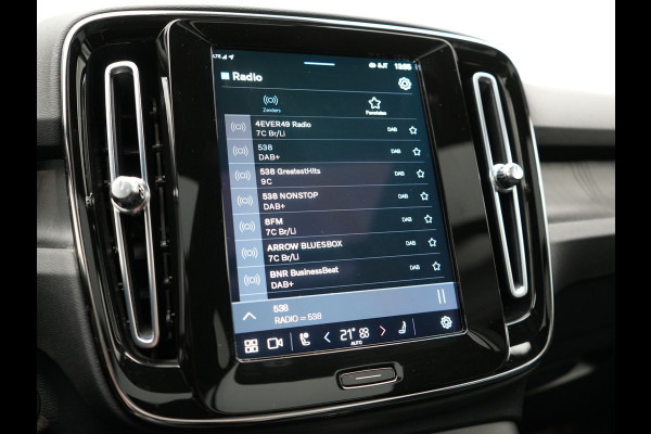 Volvo XC40 Recharge Twin Ultimate 78 kWh 408pk Dealer O.H. | Trekhaak Af Fabriek | Panodak | 360 Camera | Adaptive Cruise | Harman / Kardon | Alcantara Sportstoelen Memory & Verwarmd | Google Assistent | Keyless | Stuur Verwarmd | Blis |