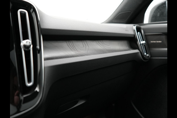 Volvo XC40 Recharge Twin Ultimate 78 kWh 408pk Dealer O.H. | Trekhaak Af Fabriek | Panodak | 360 Camera | Adaptive Cruise | Harman / Kardon | Alcantara Sportstoelen Memory & Verwarmd | Google Assistent | Keyless | Stuur Verwarmd | Blis |