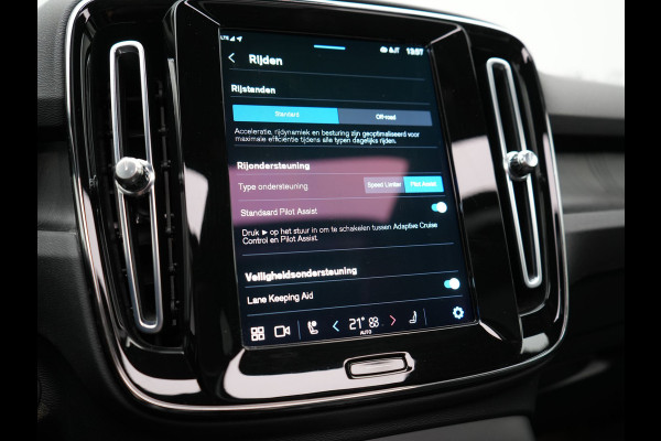 Volvo XC40 Recharge Twin Ultimate 78 kWh 408pk Dealer O.H. | Trekhaak Af Fabriek | Panodak | 360 Camera | Adaptive Cruise | Harman / Kardon | Alcantara Sportstoelen Memory & Verwarmd | Google Assistent | Keyless | Stuur Verwarmd | Blis |