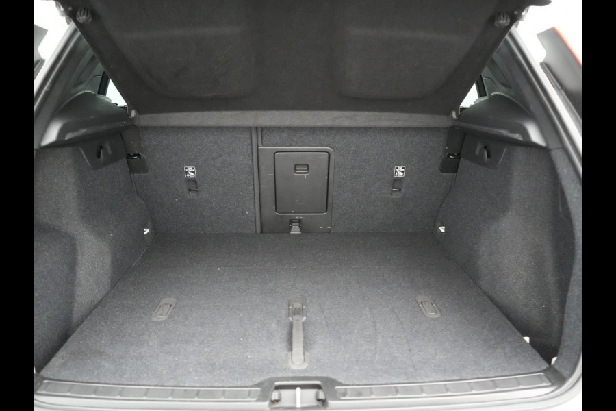Volvo XC40 Recharge Twin Ultimate 78 kWh 408pk Dealer O.H. | Trekhaak Af Fabriek | Panodak | 360 Camera | Adaptive Cruise | Harman / Kardon | Alcantara Sportstoelen Memory & Verwarmd | Google Assistent | Keyless | Stuur Verwarmd | Blis |