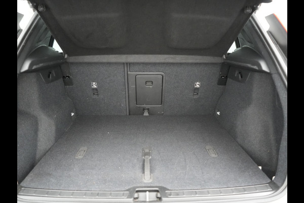 Volvo XC40 Recharge Twin Ultimate 78 kWh 408pk Dealer O.H. | Trekhaak Af Fabriek | Panodak | 360 Camera | Adaptive Cruise | Harman / Kardon | Alcantara Sportstoelen Memory & Verwarmd | Google Assistent | Keyless | Stuur Verwarmd | Blis |