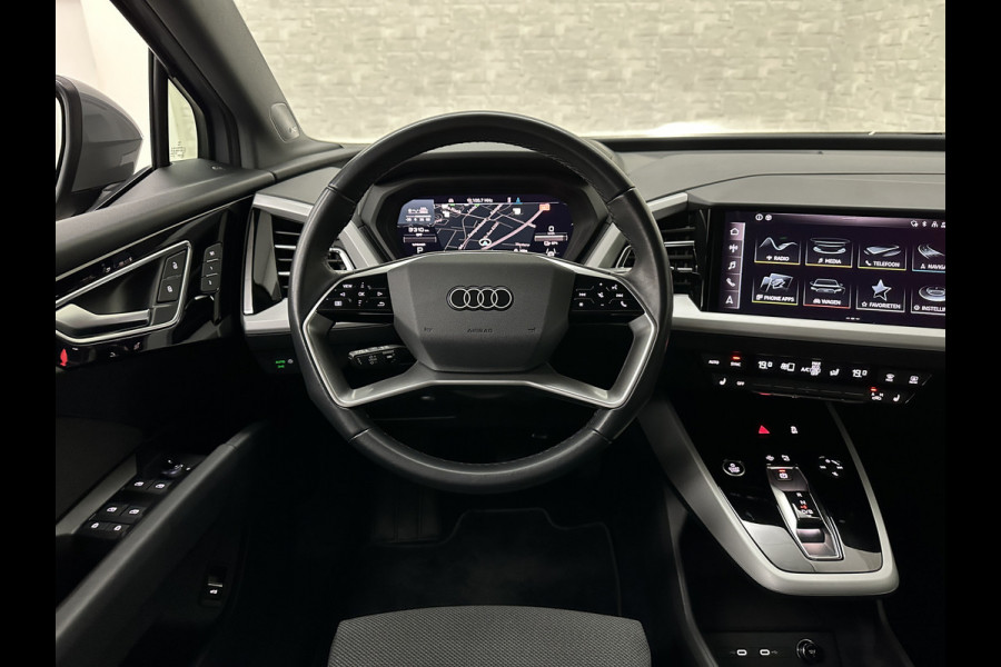Audi Q4 e-tron 45 Quattro 77 kWh | ACC | Sonos-Sound | Head-Up | 95% SOH | Sportstoelen | Keyless-Entry | Memory | Groot Navi | Virtual-Cockpit | Getint Glas | 3-Zone Clima | Zwarte Hemel | LED | Carplay | Standkachel | Achteruitrij-Camera | Stoelverwarming |