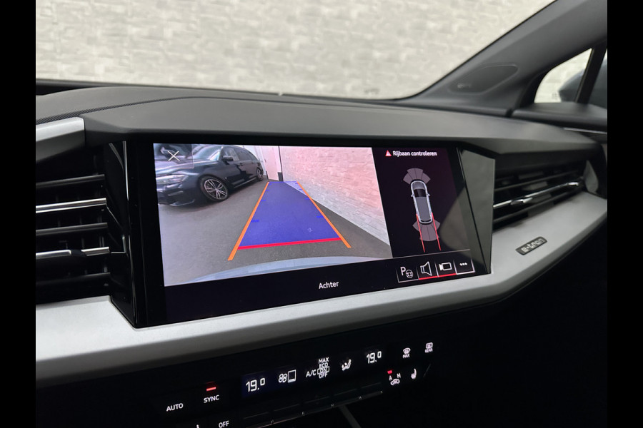 Audi Q4 e-tron 45 Quattro 77 kWh | ACC | Sonos-Sound | Head-Up | 95% SOH | Sportstoelen | Keyless-Entry | Memory | Groot Navi | Virtual-Cockpit | Getint Glas | 3-Zone Clima | Zwarte Hemel | LED | Carplay | Standkachel | Achteruitrij-Camera | Stoelverwarming |