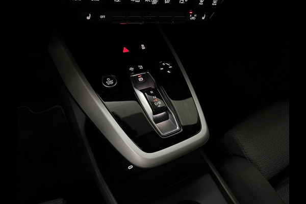 Audi Q4 e-tron 45 Quattro 77 kWh | ACC | Sonos-Sound | Head-Up | 95% SOH | Sportstoelen | Keyless-Entry | Memory | Groot Navi | Virtual-Cockpit | Getint Glas | 3-Zone Clima | Zwarte Hemel | LED | Carplay | Standkachel | Achteruitrij-Camera | Stoelverwarming |