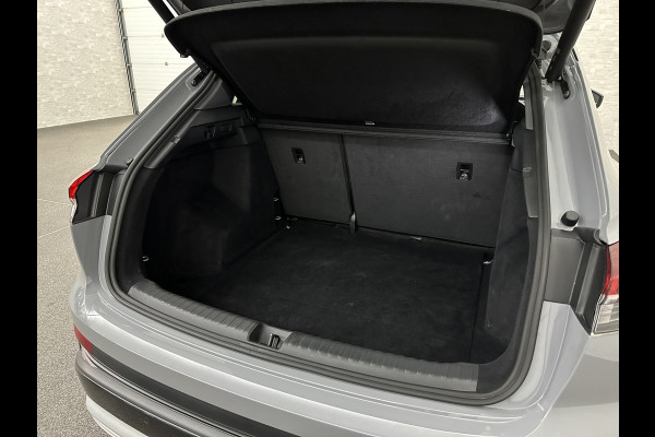 Audi Q4 e-tron 45 Quattro 77 kWh | ACC | Sonos-Sound | Head-Up | 95% SOH | Sportstoelen | Keyless-Entry | Memory | Groot Navi | Virtual-Cockpit | Getint Glas | 3-Zone Clima | Zwarte Hemel | LED | Carplay | Standkachel | Achteruitrij-Camera | Stoelverwarming |