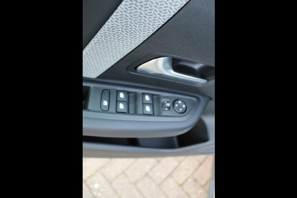 Citroën C4 1.2-130pk Puretech Shine Limited AUTOMAAT ! Gun u het comfort en gemak van een automaat ! Autm. airco, Navigatie, Cruise Control, Climate Control, Lane assist, Stoelverwarming, Camera, Apple CarPlay/Android auto etc.