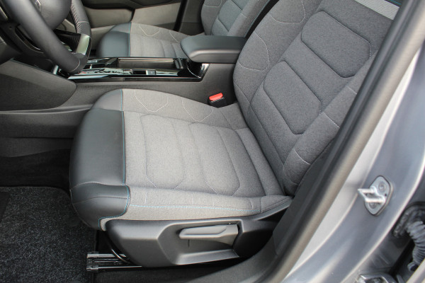 Citroën C4 1.2-130pk Puretech Shine Limited AUTOMAAT ! Gun u het comfort en gemak van een automaat ! Autm. airco, Navigatie, Cruise Control, Climate Control, Lane assist, Stoelverwarming, Camera, Apple CarPlay/Android auto etc.
