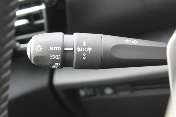 Citroën C4 1.2-130pk Puretech Shine Limited AUTOMAAT ! Gun u het comfort en gemak van een automaat ! Autm. airco, Navigatie, Cruise Control, Climate Control, Lane assist, Stoelverwarming, Camera, Apple CarPlay/Android auto etc.