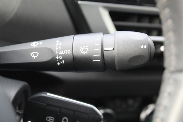 Citroën C4 1.2-130pk Puretech Shine Limited AUTOMAAT ! Gun u het comfort en gemak van een automaat ! Autm. airco, Navigatie, Cruise Control, Climate Control, Lane assist, Stoelverwarming, Camera, Apple CarPlay/Android auto etc.