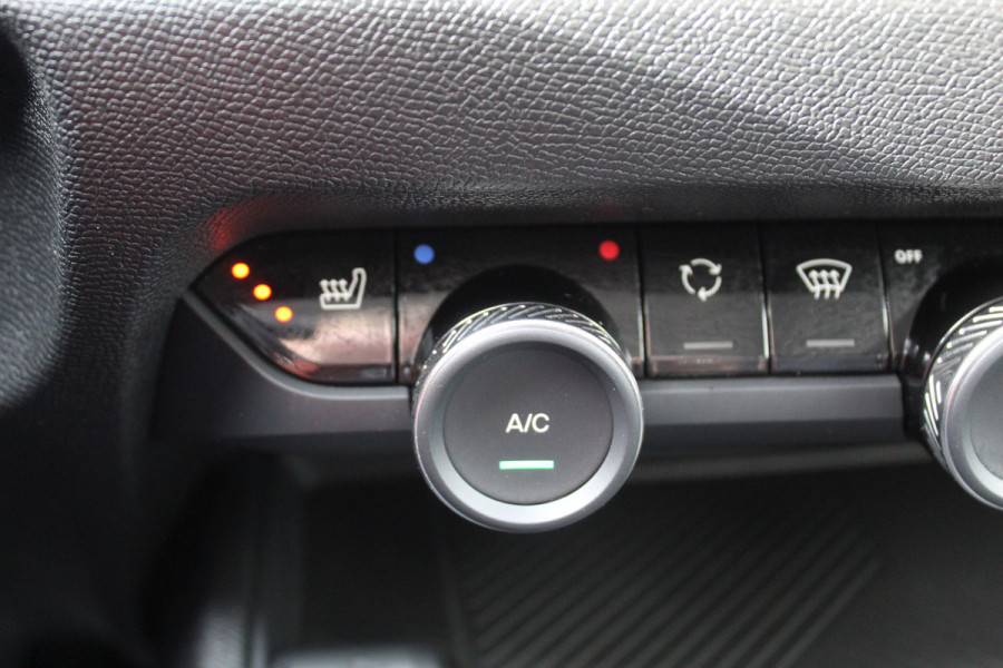 Citroën C4 1.2-130pk Puretech Shine Limited AUTOMAAT ! Gun u het comfort en gemak van een automaat ! Autm. airco, Navigatie, Cruise Control, Climate Control, Lane assist, Stoelverwarming, Camera, Apple CarPlay/Android auto etc.