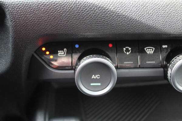 Citroën C4 1.2-130pk Puretech Shine Limited AUTOMAAT ! Gun u het comfort en gemak van een automaat ! Autm. airco, Navigatie, Cruise Control, Climate Control, Lane assist, Stoelverwarming, Camera, Apple CarPlay/Android auto etc.