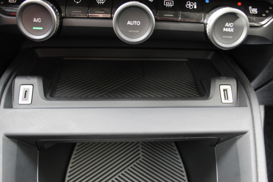 Citroën C4 1.2-130pk Puretech Shine Limited AUTOMAAT ! Gun u het comfort en gemak van een automaat ! Autm. airco, Navigatie, Cruise Control, Climate Control, Lane assist, Stoelverwarming, Camera, Apple CarPlay/Android auto etc.