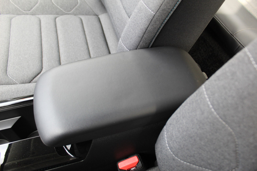 Citroën C4 1.2-130pk Puretech Shine Limited AUTOMAAT ! Gun u het comfort en gemak van een automaat ! Autm. airco, Navigatie, Cruise Control, Climate Control, Lane assist, Stoelverwarming, Camera, Apple CarPlay/Android auto etc.