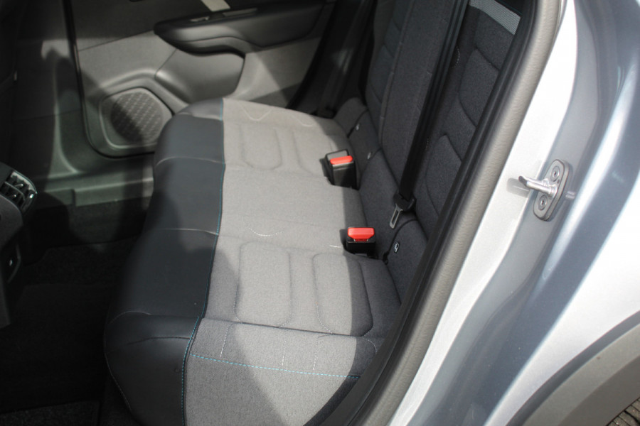 Citroën C4 1.2-130pk Puretech Shine Limited AUTOMAAT ! Gun u het comfort en gemak van een automaat ! Autm. airco, Navigatie, Cruise Control, Climate Control, Lane assist, Stoelverwarming, Camera, Apple CarPlay/Android auto etc.