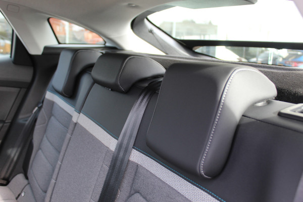 Citroën C4 1.2-130pk Puretech Shine Limited AUTOMAAT ! Gun u het comfort en gemak van een automaat ! Autm. airco, Navigatie, Cruise Control, Climate Control, Lane assist, Stoelverwarming, Camera, Apple CarPlay/Android auto etc.