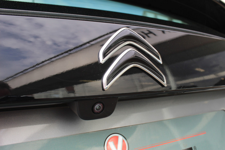 Citroën C4 1.2-130pk Puretech Shine Limited AUTOMAAT ! Gun u het comfort en gemak van een automaat ! Autm. airco, Navigatie, Cruise Control, Climate Control, Lane assist, Stoelverwarming, Camera, Apple CarPlay/Android auto etc.