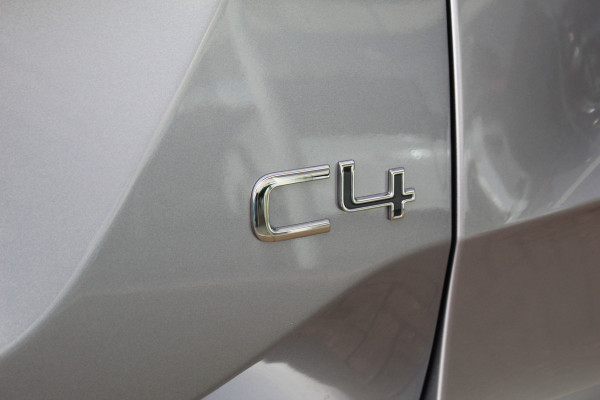 Citroën C4 1.2-130pk Puretech Shine Limited AUTOMAAT ! Gun u het comfort en gemak van een automaat ! Autm. airco, Navigatie, Cruise Control, Climate Control, Lane assist, Stoelverwarming, Camera, Apple CarPlay/Android auto etc.