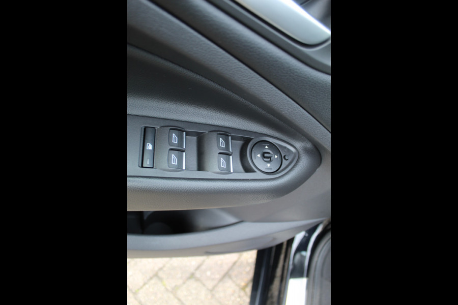 Ford Kuga 1.5 EcoBoost ST Line , 150pk , 2000kg Trekgewicht Climate control ,Cruise control , Camera Trekhaak Stoel,stuur en voorruit verwarming