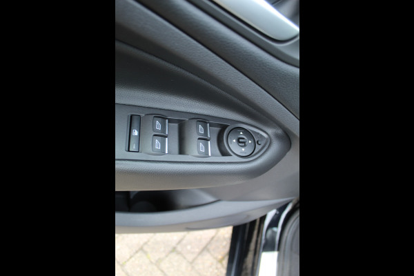Ford Kuga 1.5 EcoBoost ST Line , 150pk , 2000kg Trekgewicht Climate control ,Cruise control , Camera Trekhaak Stoel,stuur en voorruit verwarming