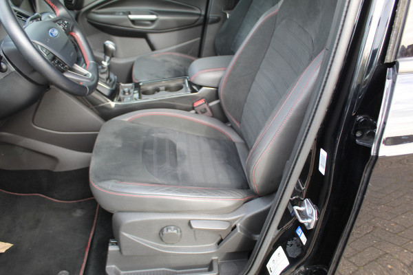 Ford Kuga 1.5 EcoBoost ST Line , 150pk , 2000kg Trekgewicht Climate control ,Cruise control , Camera Trekhaak Stoel,stuur en voorruit verwarming