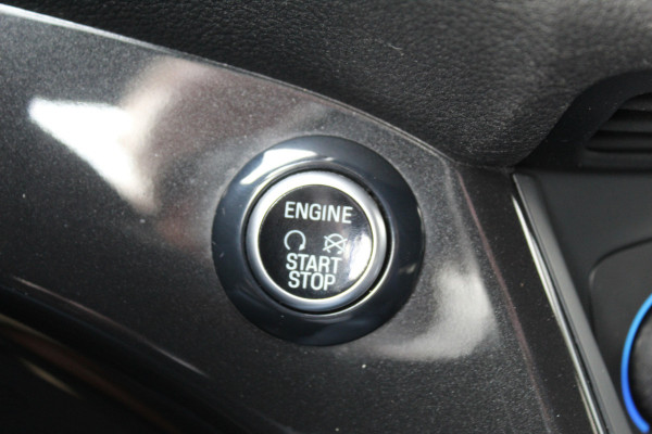 Ford Kuga 1.5 EcoBoost ST Line , 150pk , 2000kg Trekgewicht Climate control ,Cruise control , Camera Trekhaak Stoel,stuur en voorruit verwarming