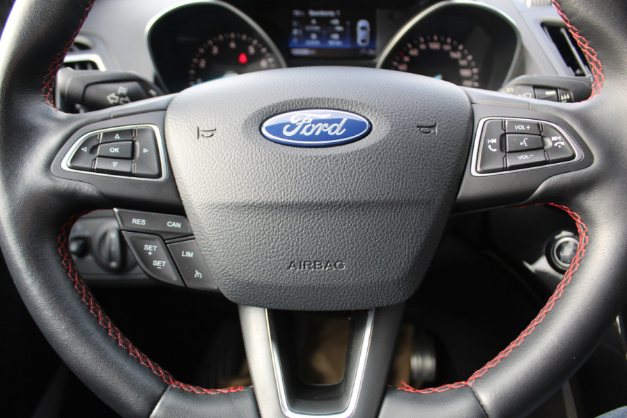 Ford Kuga 1.5 EcoBoost ST Line , 150pk , 2000kg Trekgewicht Climate control ,Cruise control , Camera Trekhaak Stoel,stuur en voorruit verwarming