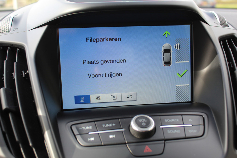 Ford Kuga 1.5 EcoBoost ST Line , 150pk , 2000kg Trekgewicht Climate control ,Cruise control , Camera Trekhaak Stoel,stuur en voorruit verwarming