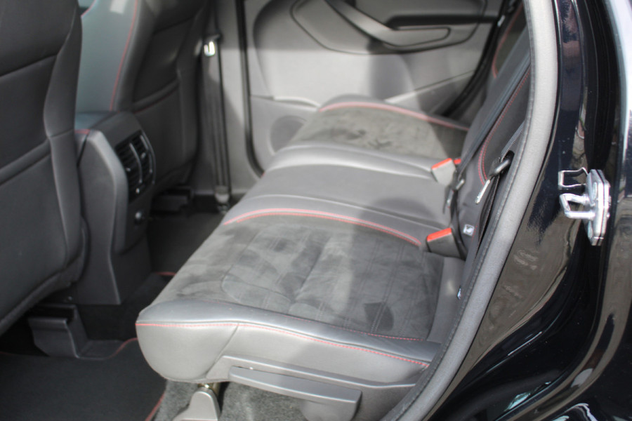Ford Kuga 1.5 EcoBoost ST Line , 150pk , 2000kg Trekgewicht Climate control ,Cruise control , Camera Trekhaak Stoel,stuur en voorruit verwarming