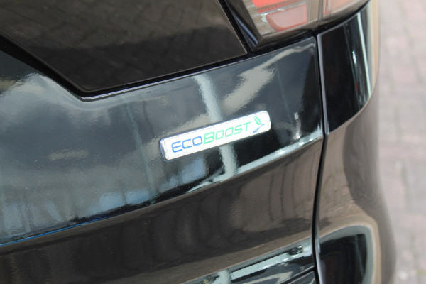 Ford Kuga 1.5 EcoBoost ST Line , 150pk , 2000kg Trekgewicht Climate control ,Cruise control , Camera Trekhaak Stoel,stuur en voorruit verwarming