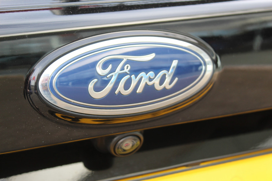 Ford Kuga 1.5 EcoBoost ST Line , 150pk , 2000kg Trekgewicht Climate control ,Cruise control , Camera Trekhaak Stoel,stuur en voorruit verwarming