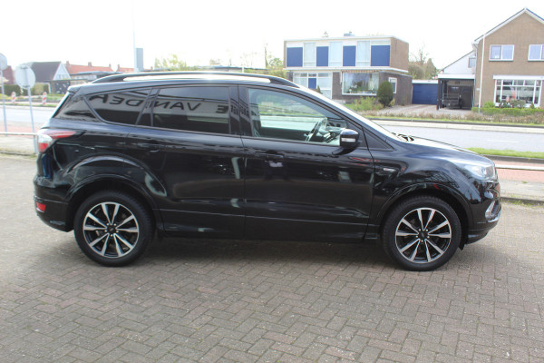 Ford Kuga 1.5 EcoBoost ST Line , 150pk , 2000kg Trekgewicht Climate control ,Cruise control , Camera Trekhaak Stoel,stuur en voorruit verwarming