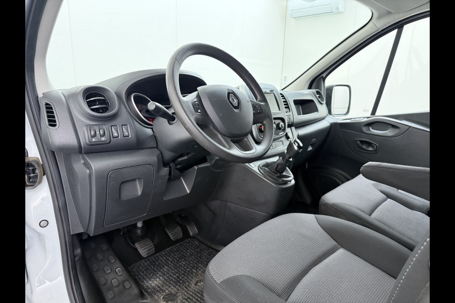 Renault Trafic 2.0dCi 120PK 3-Pers. Trekhaak Euro 6 Apple Carplay Android Auto Airco Navi Cruise Control Led Bluetooth Pdc T29 L1H1 Betonplex Vloer Wandbetimmering Schuifdeur 1e Eigenaar Origineel Nederlandse Bus
