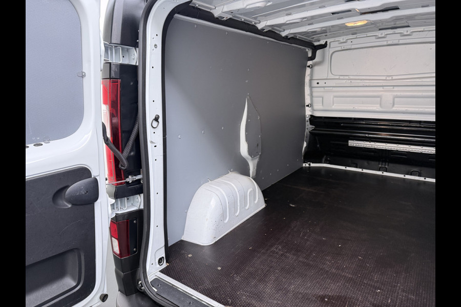 Renault Trafic 2.0dCi 120PK 3-Pers. Trekhaak Euro 6 Apple Carplay Android Auto Airco Navi Cruise Control Led Bluetooth Pdc T29 L1H1 Betonplex Vloer Wandbetimmering Schuifdeur 1e Eigenaar Origineel Nederlandse Bus