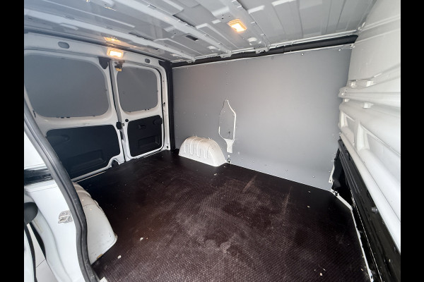 Renault Trafic 2.0dCi 120PK 3-Pers. Trekhaak Euro 6 Apple Carplay Android Auto Airco Navi Cruise Control Led Bluetooth Pdc T29 L1H1 Betonplex Vloer Wandbetimmering Schuifdeur 1e Eigenaar Origineel Nederlandse Bus