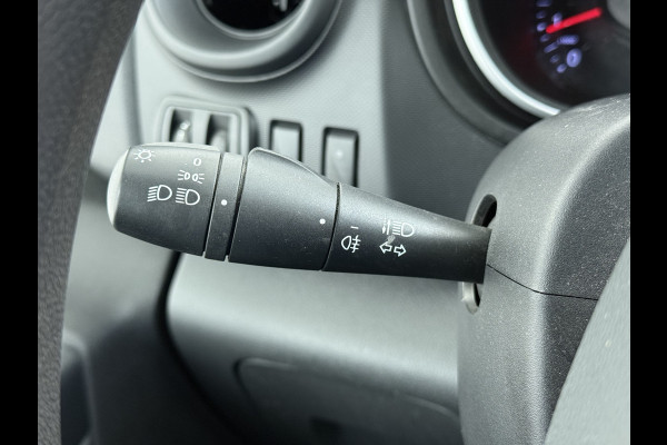 Renault Trafic 2.0dCi 120PK 3-Pers. Trekhaak Euro 6 Apple Carplay Android Auto Airco Navi Cruise Control Led Bluetooth Pdc T29 L1H1 Betonplex Vloer Wandbetimmering Schuifdeur 1e Eigenaar Origineel Nederlandse Bus