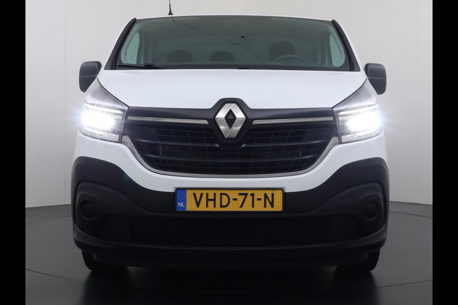 Renault Trafic 2.0dCi 120PK 3-Pers. Trekhaak Euro 6 Apple Carplay Android Auto Airco Navi Cruise Control Led Bluetooth Pdc T29 L1H1 Betonplex Vloer Wandbetimmering Schuifdeur 1e Eigenaar Origineel Nederlandse Bus