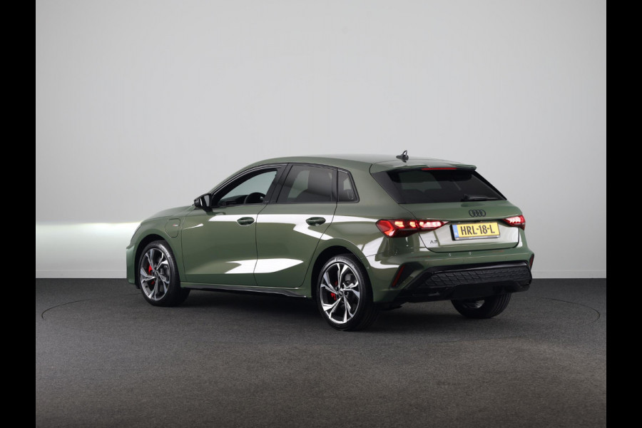 Audi A3 Sportback 45 TFSI e S edition Competition 245pk | Navigatie | Sonos Audio | Keyless | 18 inch Lichtmetalen velgen |