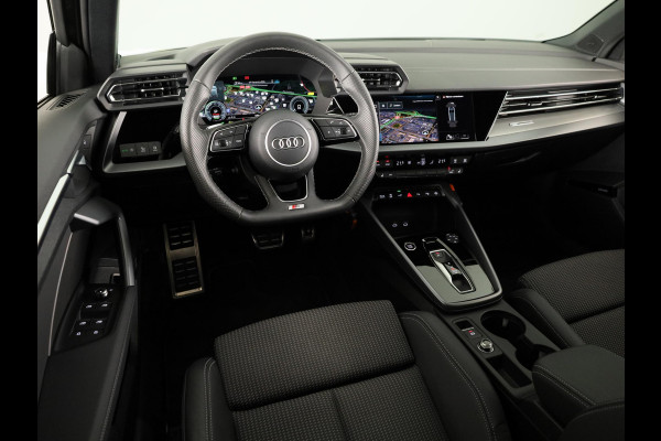 Audi A3 Sportback 45 TFSI e S edition Competition 245pk | Navigatie | Sonos Audio | Keyless | 18 inch Lichtmetalen velgen |