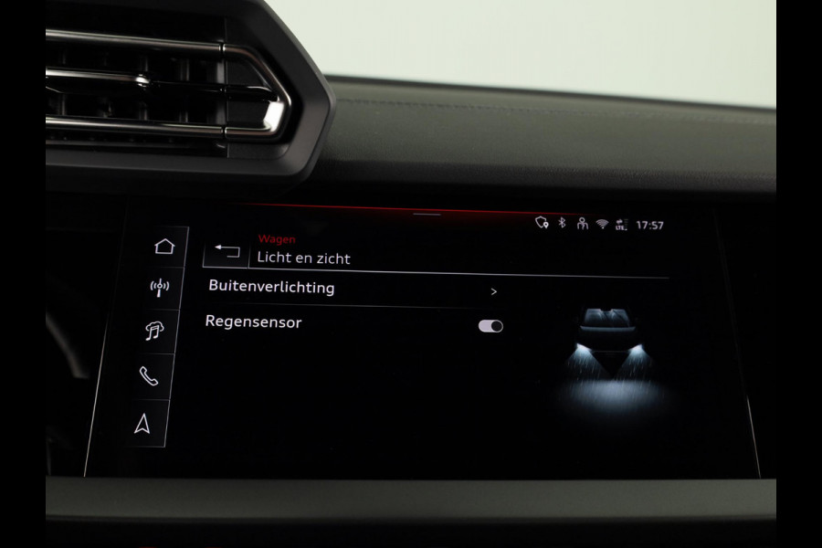 Audi A3 Sportback 45 TFSI e S edition Competition 245pk | Navigatie | Sonos Audio | Keyless | 18 inch Lichtmetalen velgen |