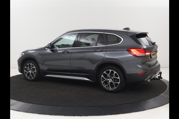 BMW X1 sDrive20i Business Edition Plus | Leder | Head-Up | Stoelverwarming | Trekhaak | Camera | Sfeerverlichting | Navigatie | X Line | Full LED | DAB | Cruise control | Parkeerhulp | Bluetooth