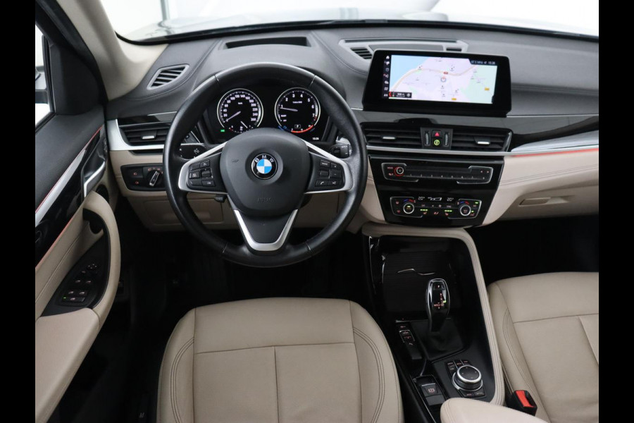 BMW X1 sDrive20i Business Edition Plus | Leder | Head-Up | Stoelverwarming | Trekhaak | Camera | Sfeerverlichting | Navigatie | X Line | Full LED | DAB | Cruise control | Parkeerhulp | Bluetooth