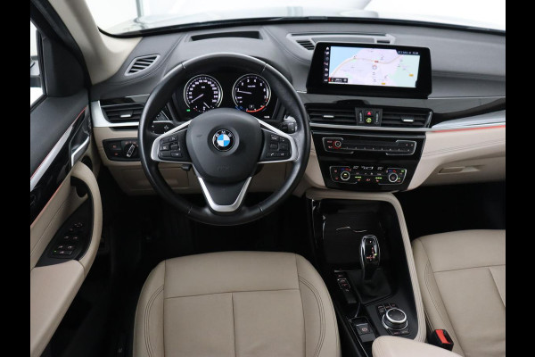 BMW X1 sDrive20i Business Edition Plus | Leder | Head-Up | Stoelverwarming | Trekhaak | Camera | Sfeerverlichting | Navigatie | X Line | Full LED | DAB | Cruise control | Parkeerhulp | Bluetooth