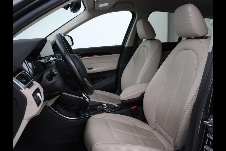 BMW X1 sDrive20i Business Edition Plus | Leder | Head-Up | Stoelverwarming | Trekhaak | Camera | Sfeerverlichting | Navigatie | X Line | Full LED | DAB | Cruise control | Parkeerhulp | Bluetooth