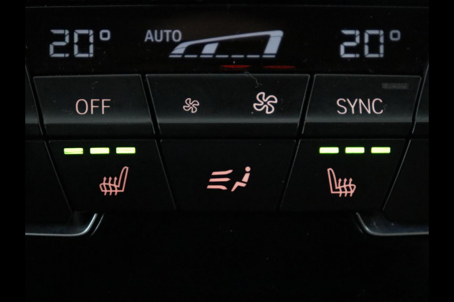 BMW X1 sDrive20i Business Edition Plus | Leder | Head-Up | Stoelverwarming | Trekhaak | Camera | Sfeerverlichting | Navigatie | X Line | Full LED | DAB | Cruise control | Parkeerhulp | Bluetooth